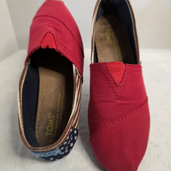 Toms Patriotic Red and Blue Moccasins - Picture 4 of 16